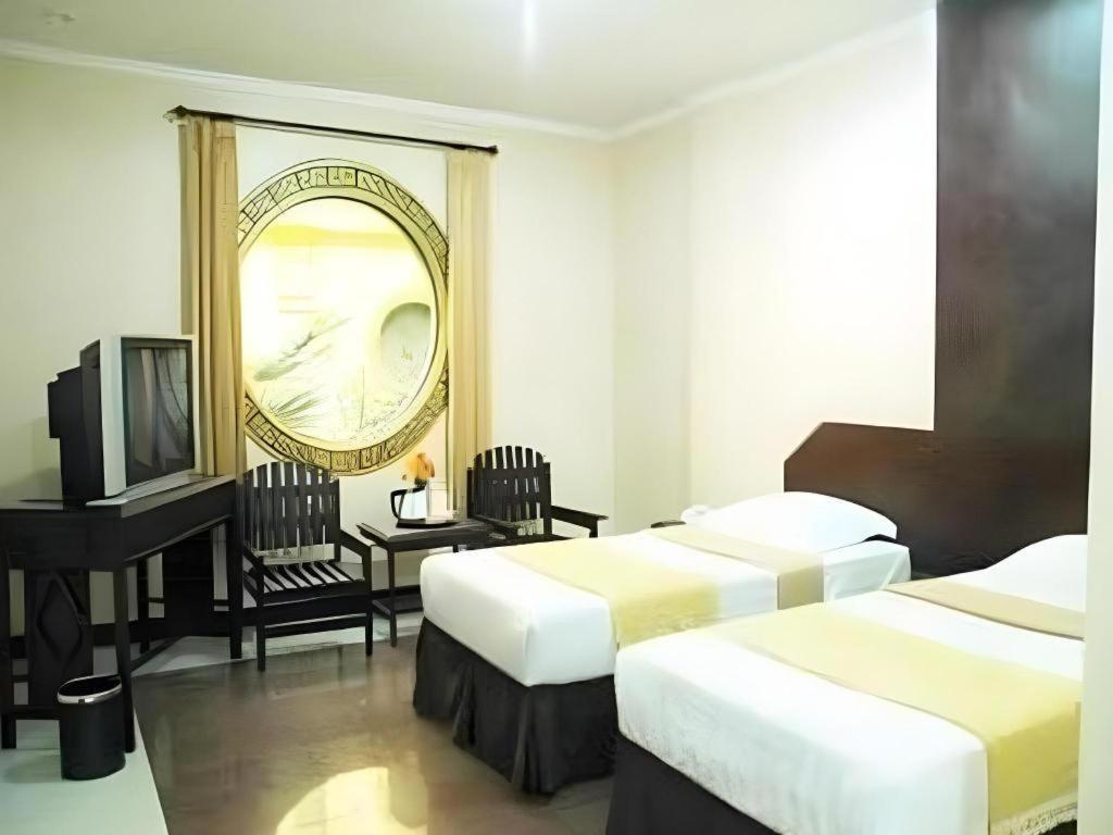 V3 Hotel Сурабая Екстериор снимка