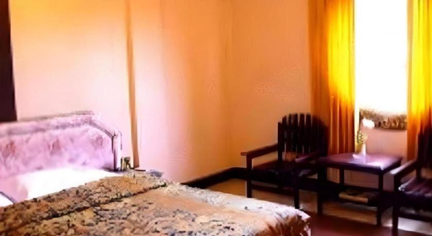 V3 Hotel Сурабая Екстериор снимка